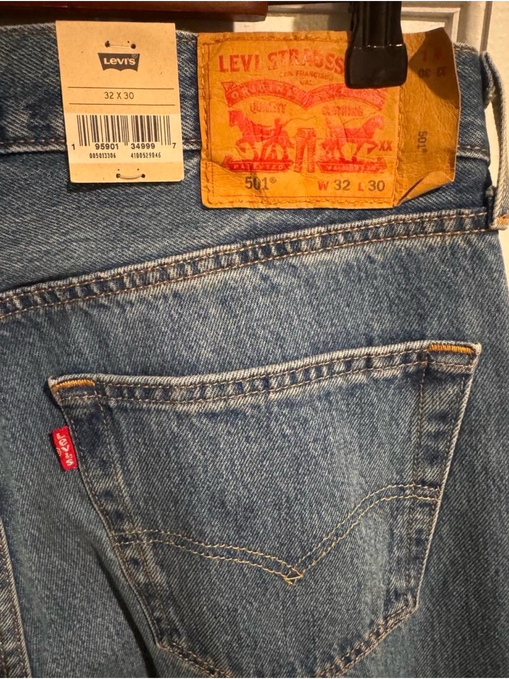 Levi's 501 Original Fit Straight Leg Button Fly Jeans 32x30 NWT - Picture 6 of 6